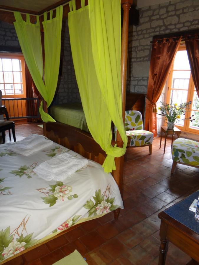 Gite Du Manoir Des Roches Saires Buitenkant foto